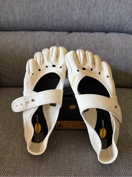 Vibram Shoes - RARE Vibram FiveFingers Performa Jane EVO Maryjanes - Triple Butter Womens 8.5-9